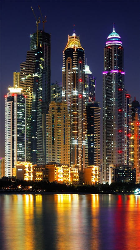 Hình ảnh những tòa nhà cao tầng đẹp lung linh khi màn đêm buông xuống làm hình nền điện thoại