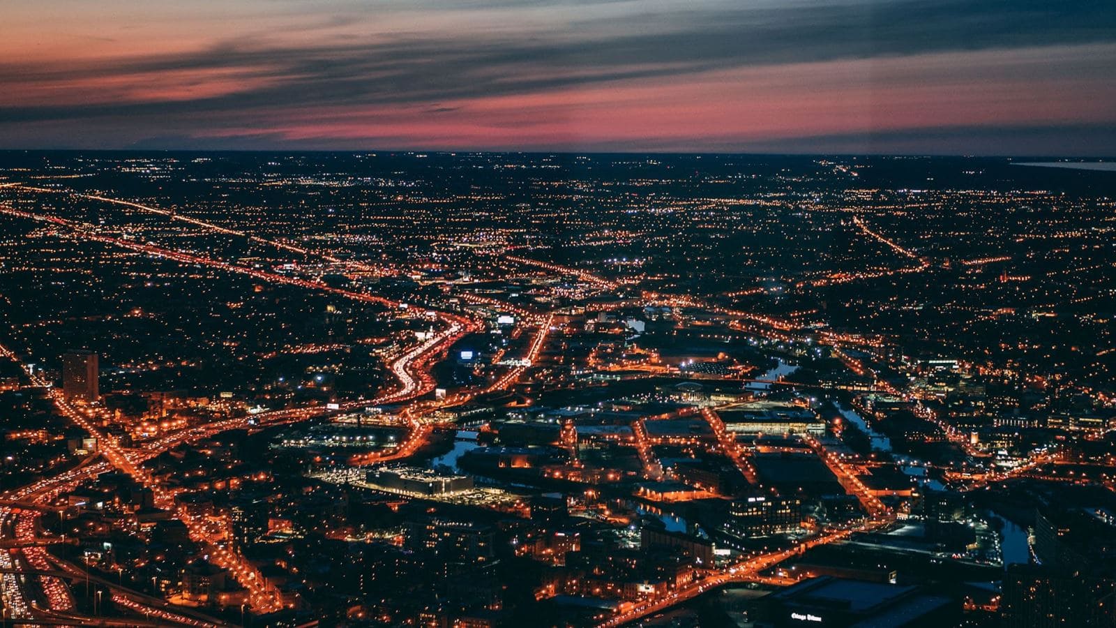Hình ảnh thành phố về đêm nhìn từ ngoài không gian làm hình nền máy tính
