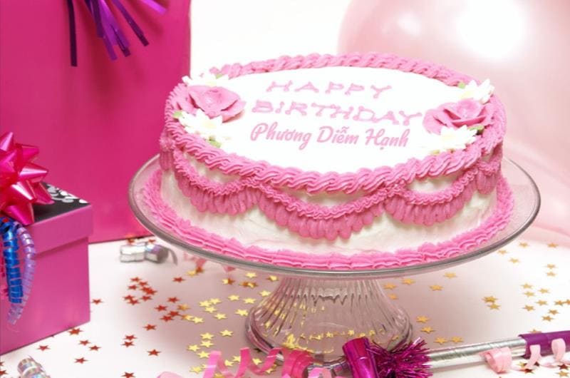 Khung ảnh viết tên lên bánh sinh nhật màu hồng đẹp