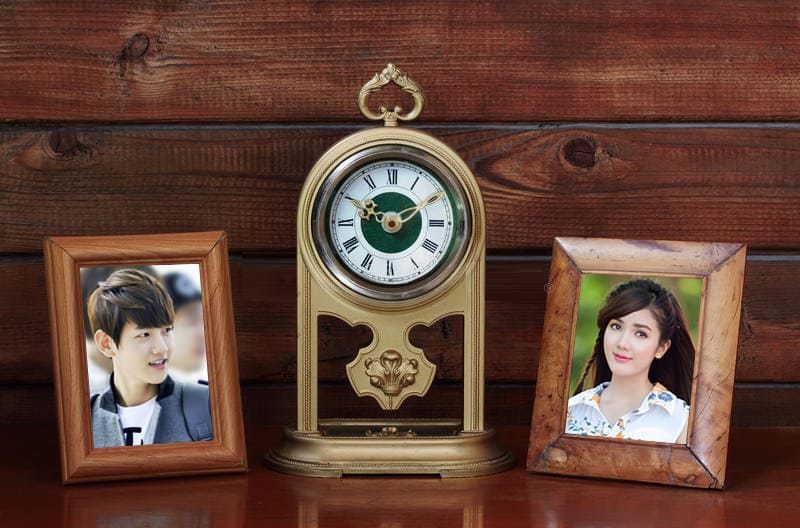 Tạo ảnh 2 người yêu nhau trên khung gỗ và chiếc đồng hồ cổ đẹp nghệ thuật