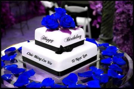 Tạo ảnh thiệp chúc mừng sinh nhật với hoa hồng xanh và bánh gato