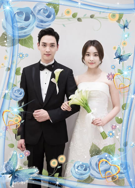 Ghép ảnh cưới với hoa trên nền xanh ngọc
