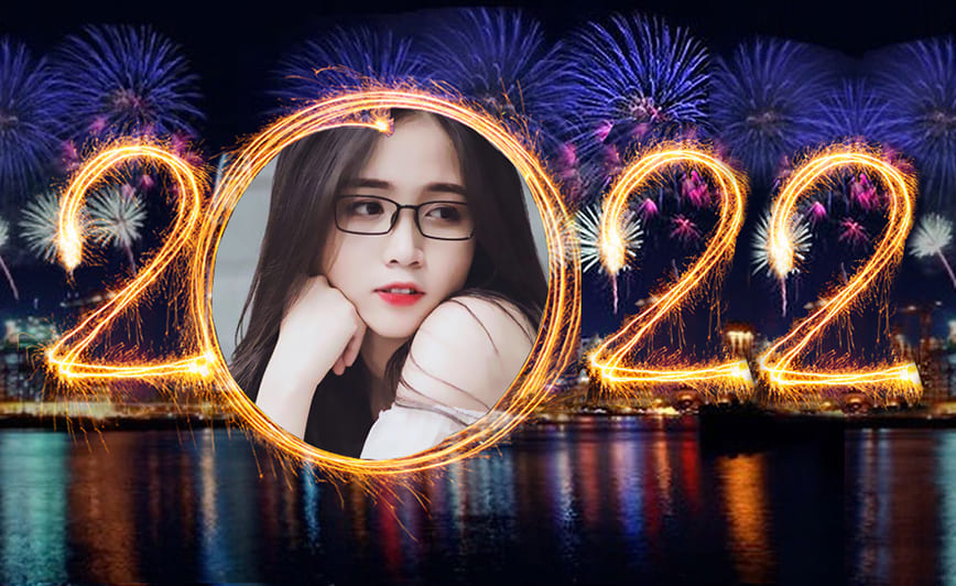 Ghép khung ảnh với dòng sông thơ mộng và pháo hoa chúc mừng năm mới 2022