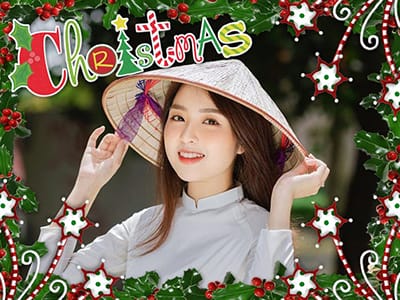 Cây thông Noel và khung ảnh ghép đẹp sẽ là sự kết hợp hoàn hảo để tạo nên không gian lễ hội trong căn nhà của bạn. Hãy sử dụng khung ảnh để chia sẻ những bức ảnh đẹp và lưu giữ những kỷ niệm tuyệt vời cùng gia đình và bạn bè.