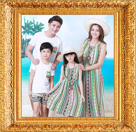 Ghép ảnh gia đình 4 người vào khung ảnh gỗ hoa văn nghệ thuật