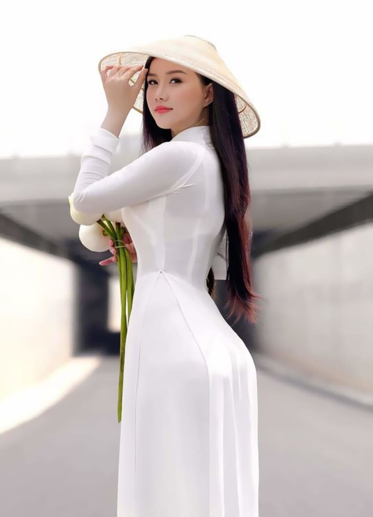 Gái xinh với tà áo dài Việt Nam 14