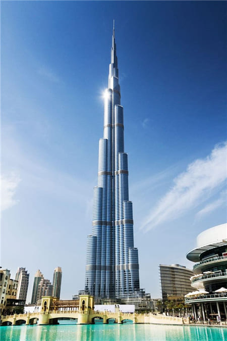 Tòa tháp Burj Khalifa - Dubai, UAE (829,8 mét)