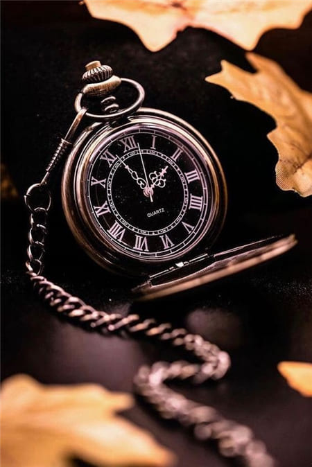 Hỉnh nền điện thoại chiếc đồng hồ cổ