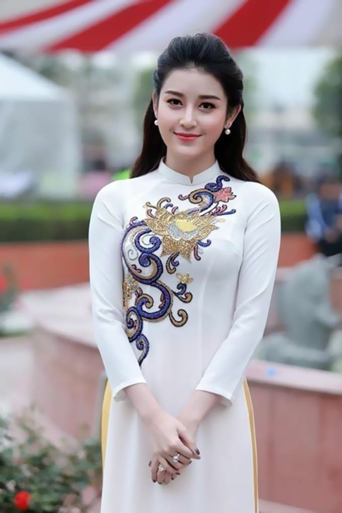 Tổng hợp những cô gái mặc áo dài đẹp nhất Việt Nam 11