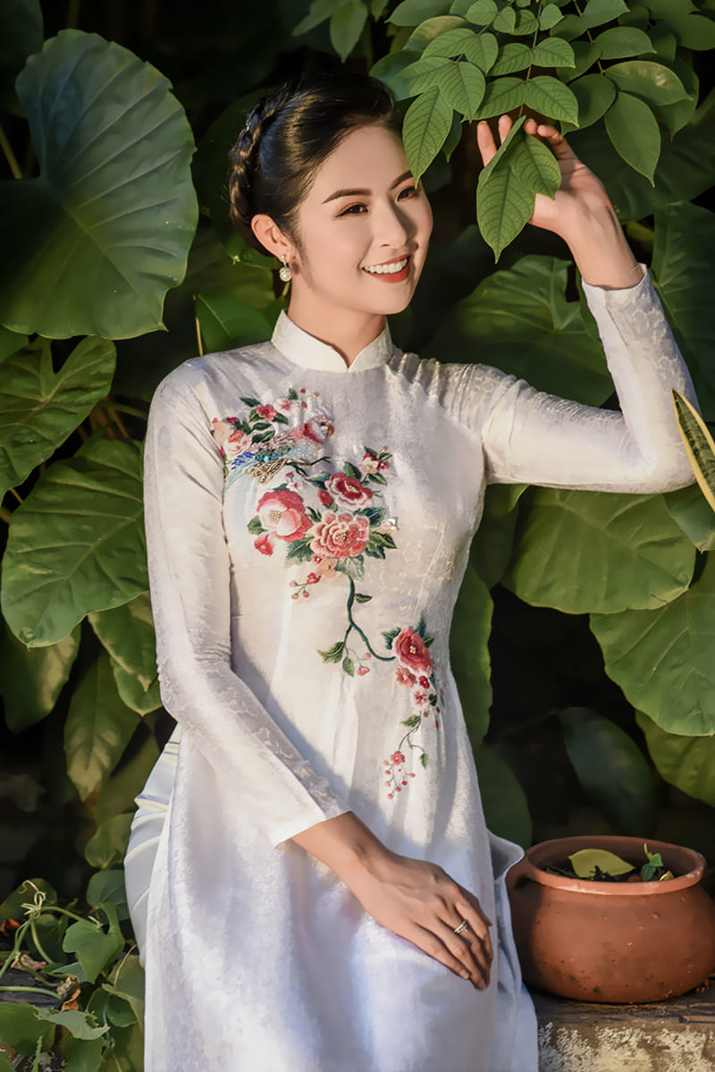 Tổng hợp những cô gái mặc áo dài đẹp nhất Việt Nam 25